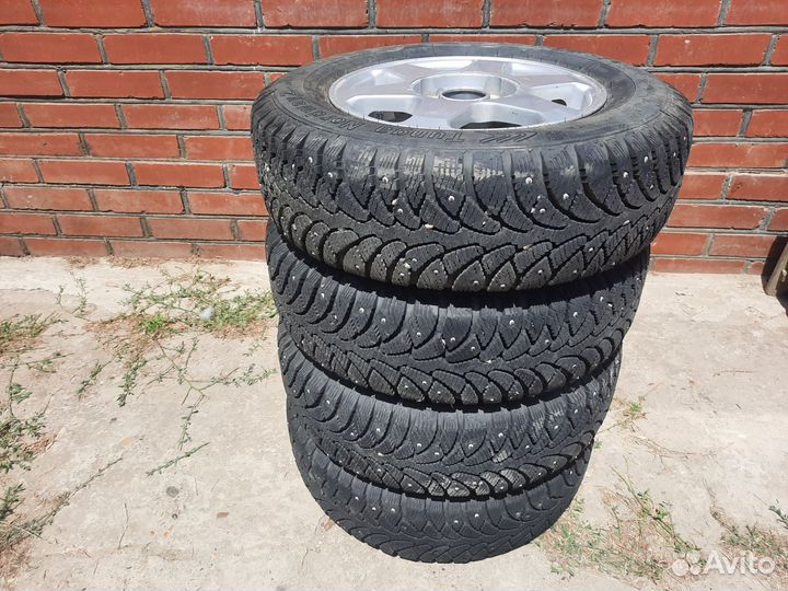 Шины на универсальных дисках R13