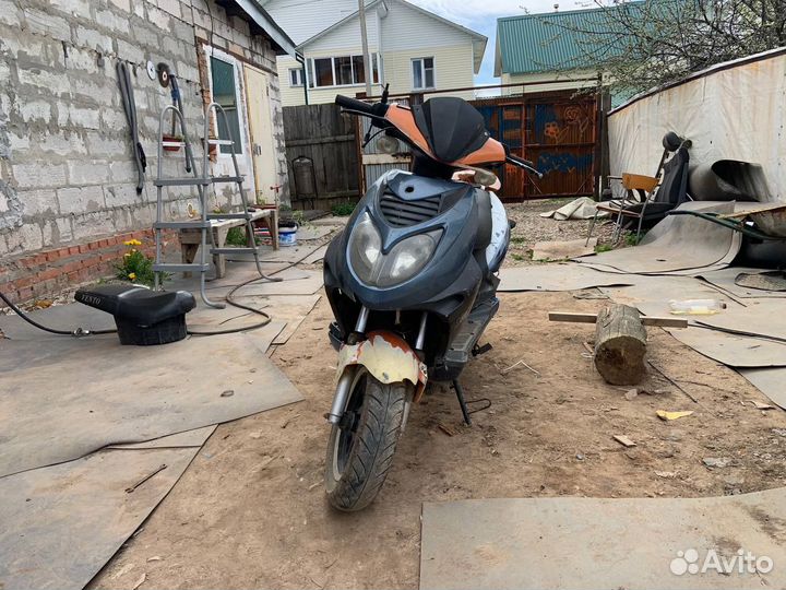 Скутер на ходу