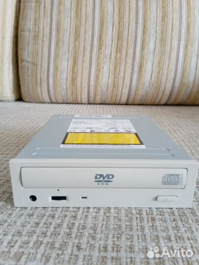 DVD-ROM