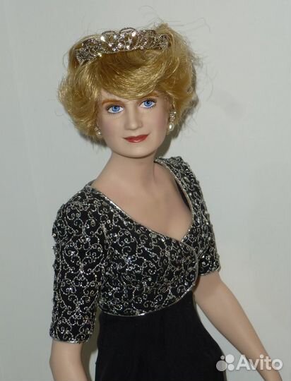 Фарфоровая кукла Франклин Минт Диана