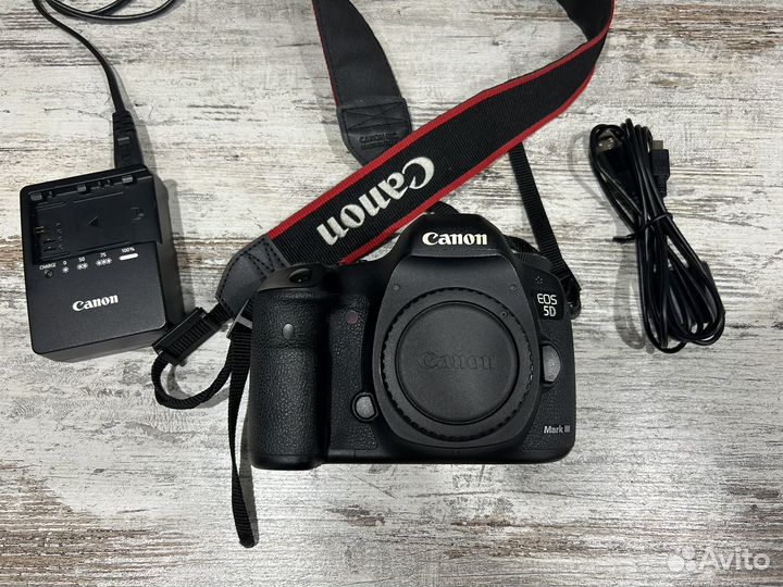 Зеркальный фотоаппарат canon 5D mark iii