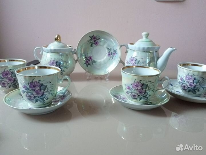 Фарфоровый чайный сервиз