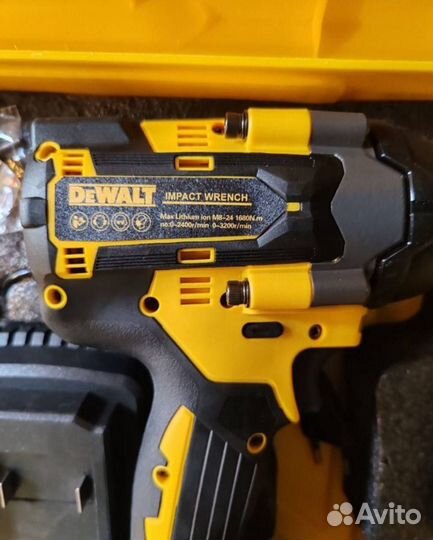 Аккумуляторный гайковерт DeWalt 800 Нм (Арт.39523)