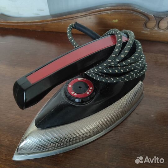 Утюг СССР ут1000. Мощность 1000 Вт