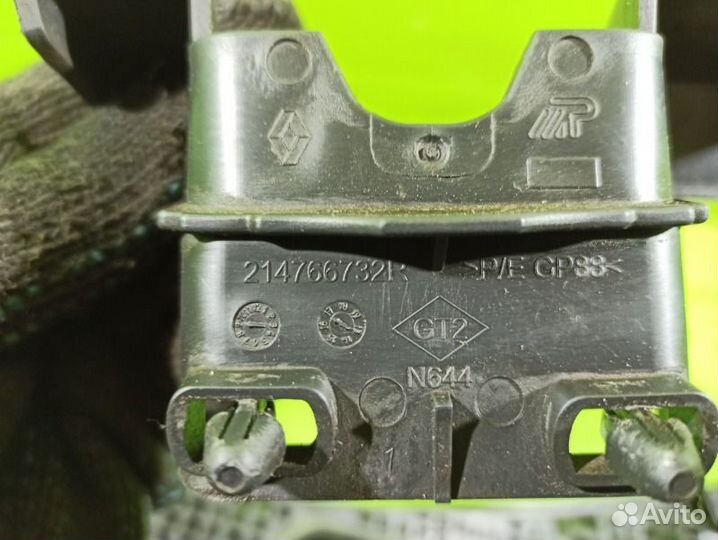 Кронштейн радиатора передний левый Renault Duster