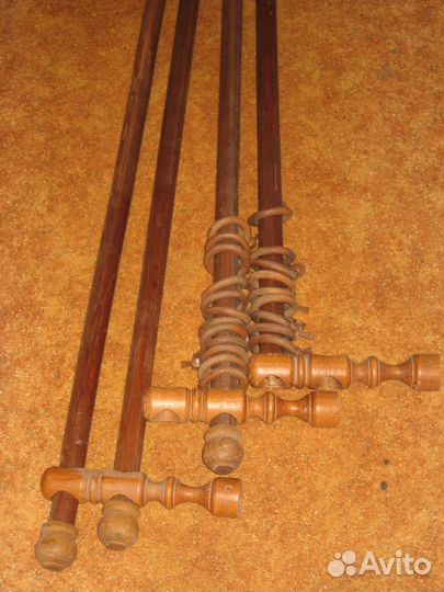 Карниз деревянный, ковер овальный