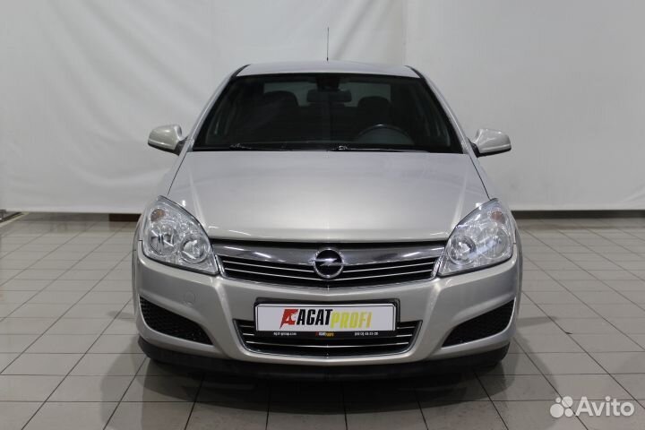 Opel Astra, 2010