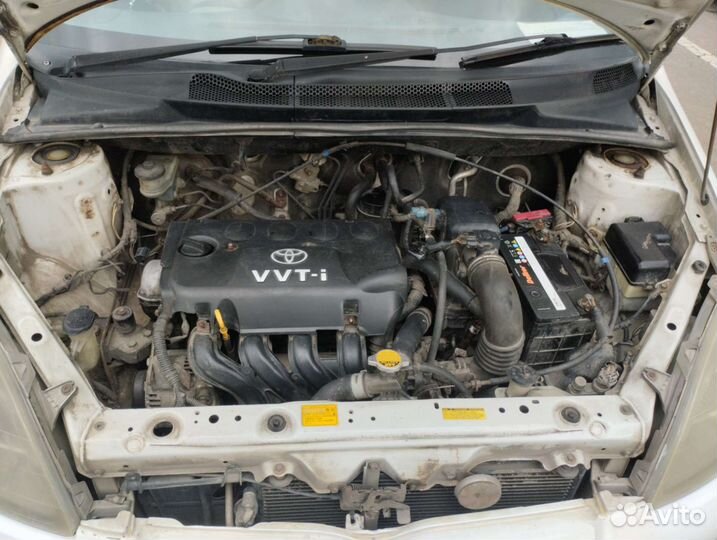 Toyota Vitz, 2000