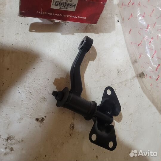 Рычаг маятниковый, правый Ниссан тирано