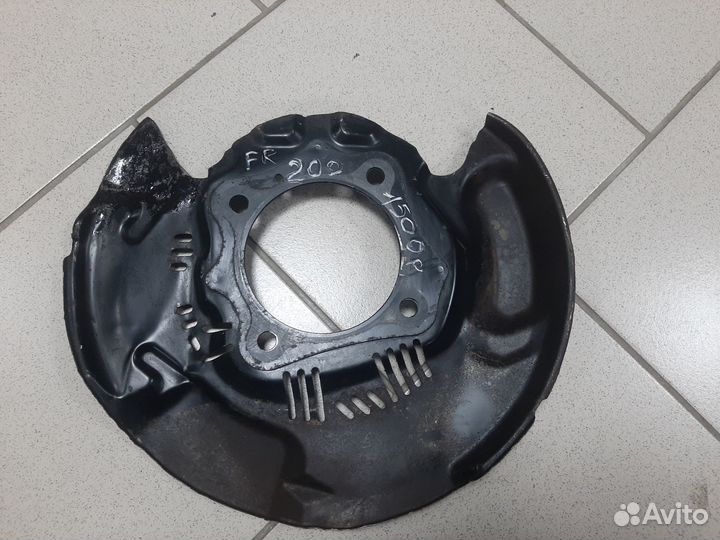 Кожух ступицы передний правый LC 200 07-15