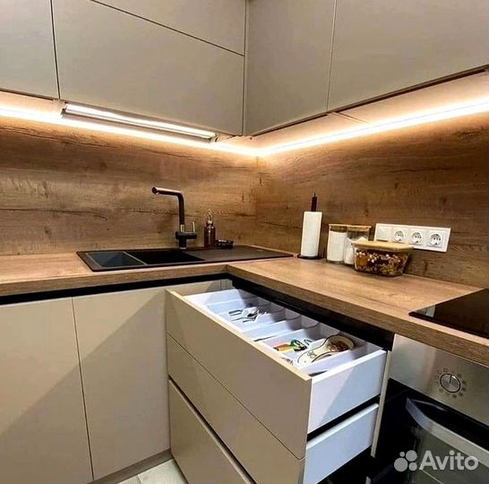 Кухня на заказ. Доставка и сборка