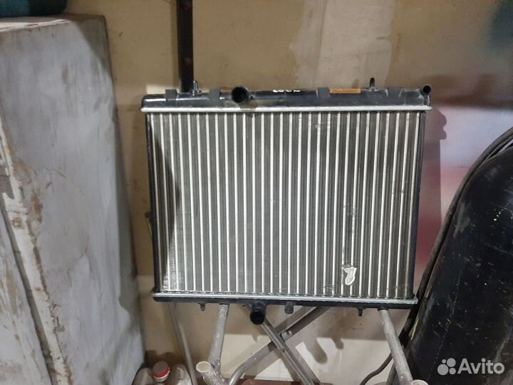 Радиатор охлаждения peugeot 308
