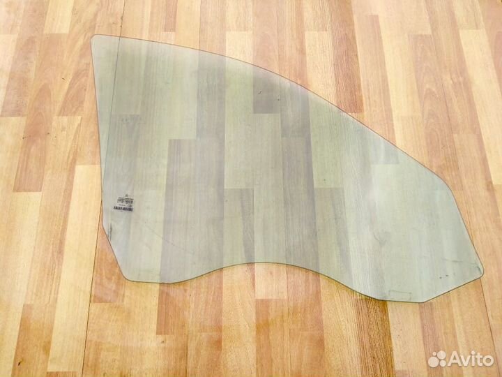 Стекло передней двери Mercedes W211