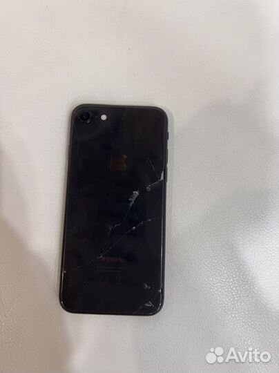 Телефон iPhone 8