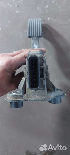 Педаль газа на Mitsubishi Lancer 10