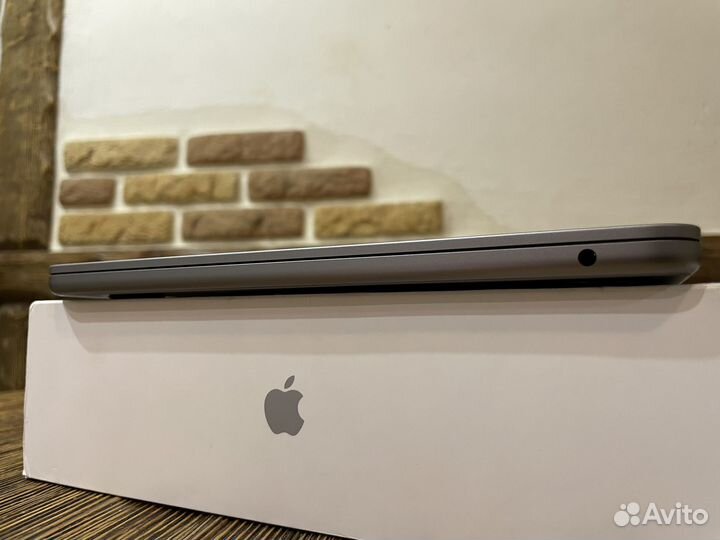 MacBook Air M3 8/256 42 цикла