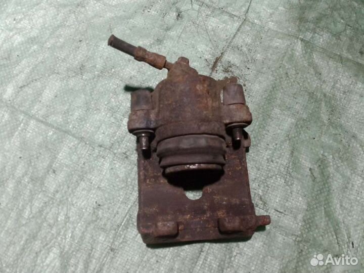 Суппорт передний левый Audi A3 8L 1999