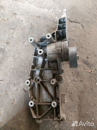 Кронштейн генератора Volvo S40