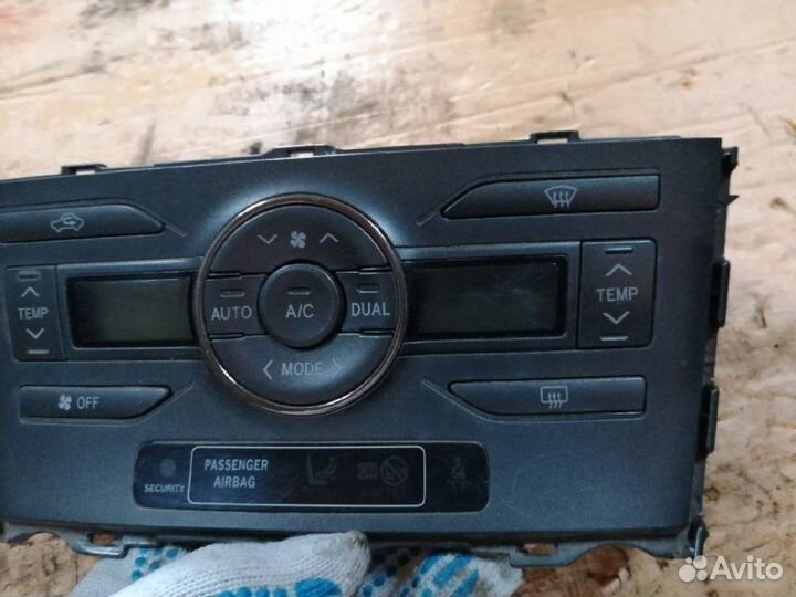 Блок управления климат-контролем Toyota Auris