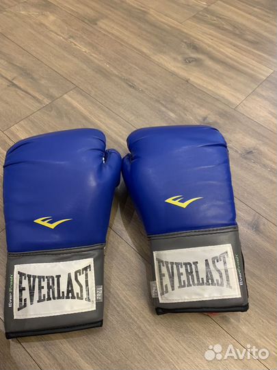 Боксерские перчатки 12 oz