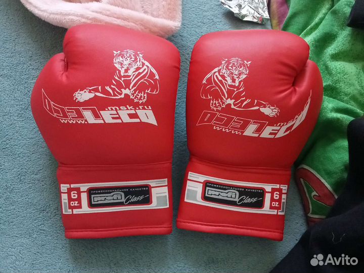 Боксерские перчатки