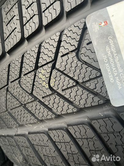 Pirelli Scorpion Winter RFT 275/40 R21 и 315/35 R21 V