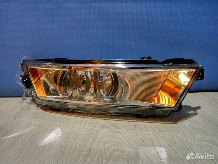 Фара противотуманная правая Skoda Rapid (2012-нв)