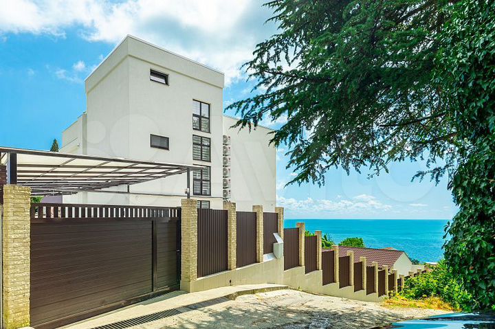 Коттедж 360 м² на участке 14 сот.