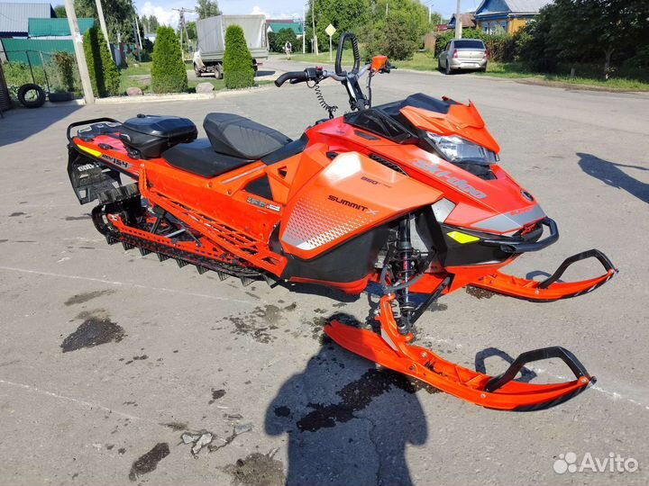Снегоход BRP Summit G4