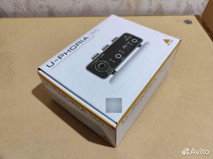 Звуковая карта behringer um2