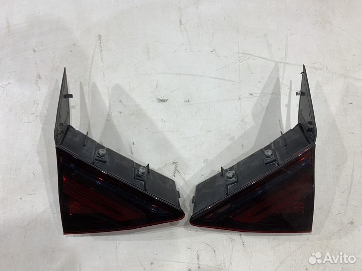 Задний фонарь светодиодный на багажнике Audi A7 4G