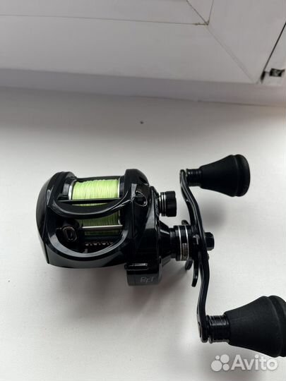 Кастинговый спиннинг с катушкой