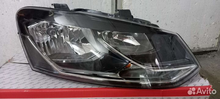 Фара передняя правая на volkswagen polo новая