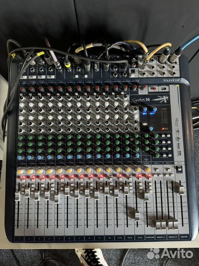 Микшерный пульт Soundcraft Signature 16