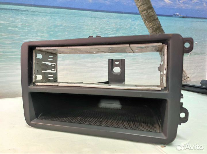 Рамка магнитолы Volkswagen