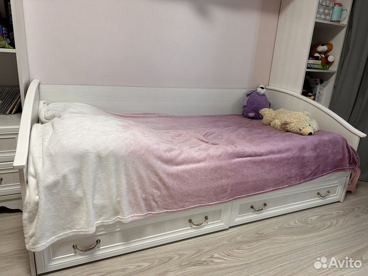 Кровать, комод, пенал- комплект детской мебели