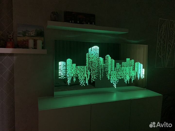 Настенное интерьерное зеркало