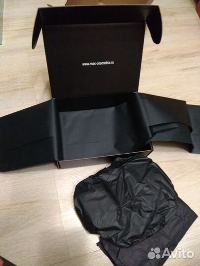 Косметичка Mac и подарочная коробка Mac