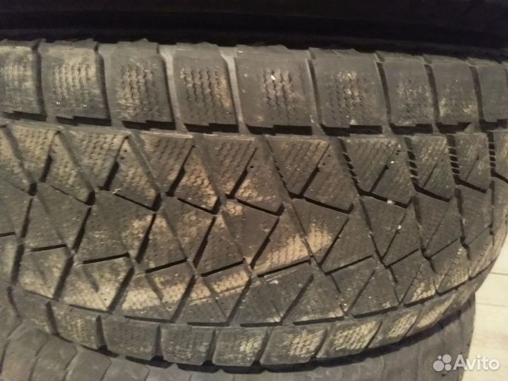 Bridgestone Blizzak DM-V2 285/60 R18 116R
