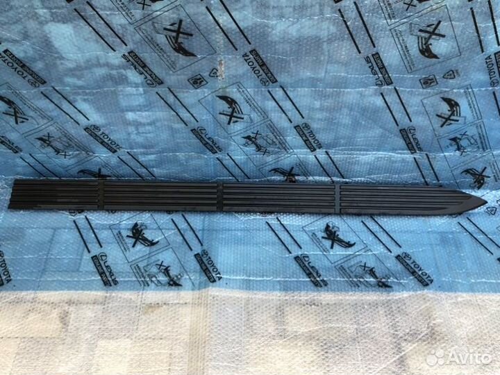 Накладка подножки правая Toyota Lc 200 2012-2020