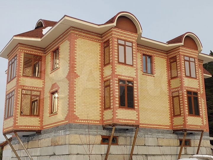 Коттедж 450 м² на участке 15 сот.