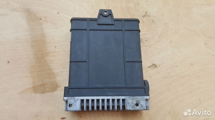 Блок управления двигателем passat b3 037906022AM