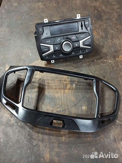 Оригинальная магнитола LADA Vesta