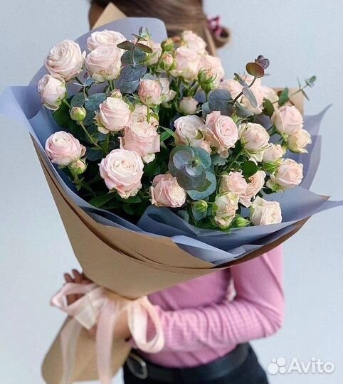 Букет из кустовых Роз. Цветы. Доставка