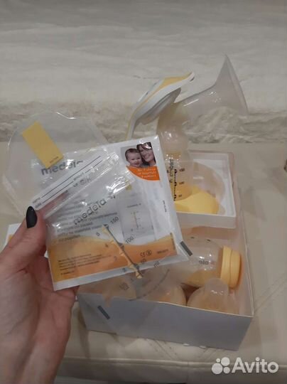 Молокоотсос medela ручной и бутылочка medela