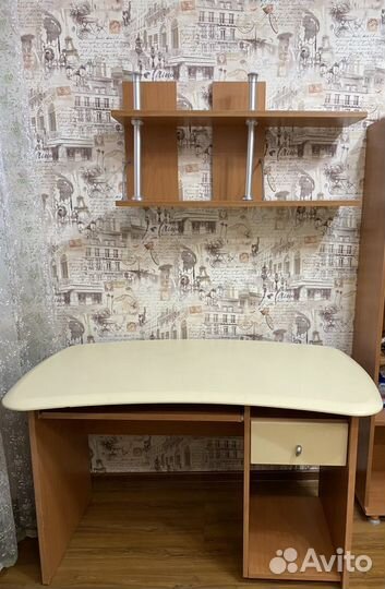 Письменный стол