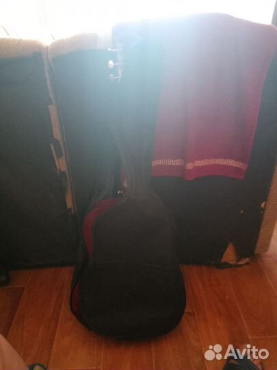 Гитара новая,с чехлом, и самоучителем