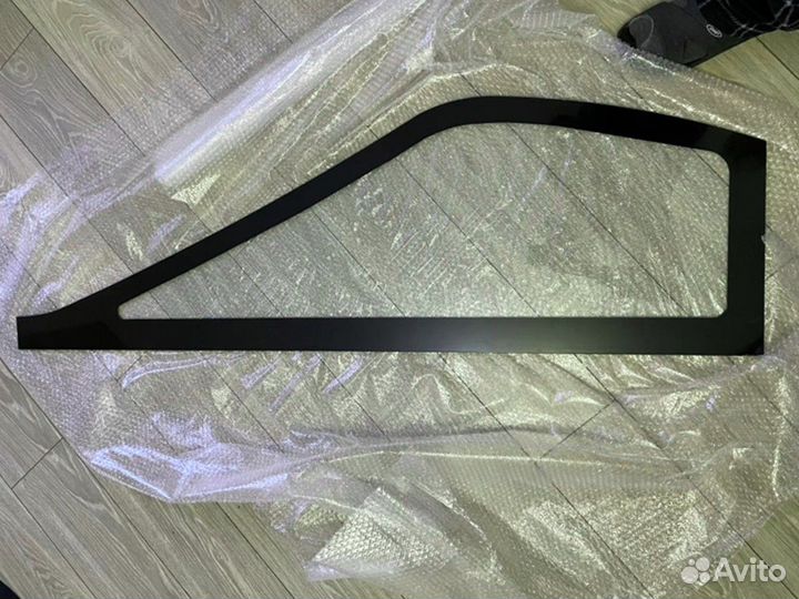 Стекло лобовое нижнее New Holland