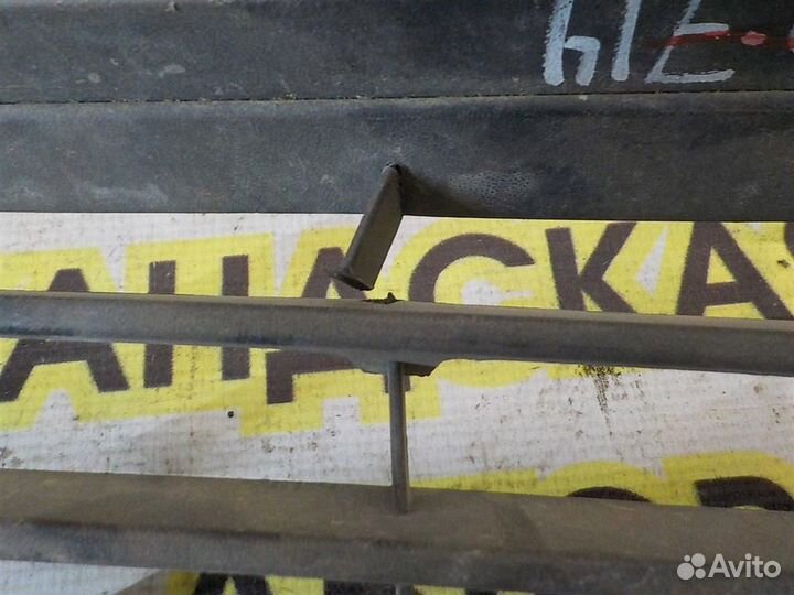 Решетка в бампер центральная Volkswagen Polo seda