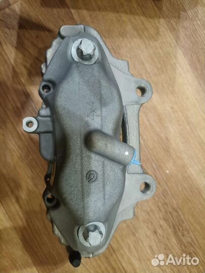 Суппорт передний правый Mercedes S500 4matic W221